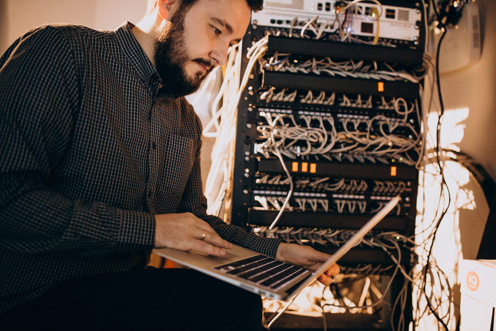 young-it-service-man-repairing-computer